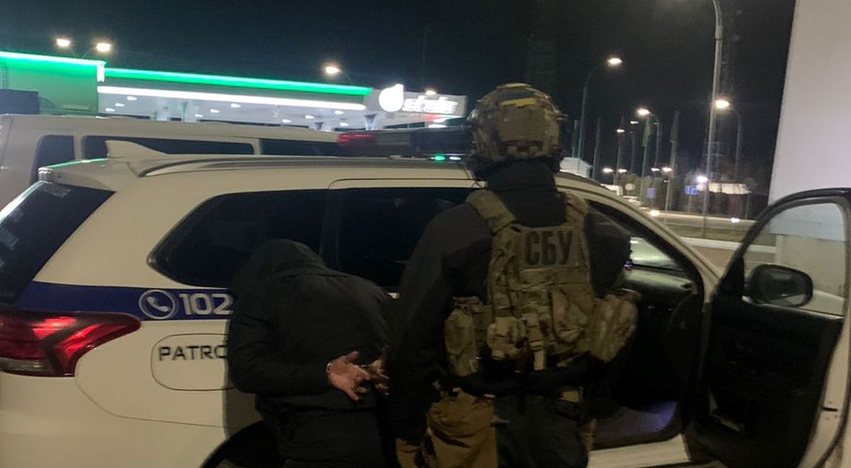 СБУ затримала патрульного з Буковини на хабарі у 8800 грн