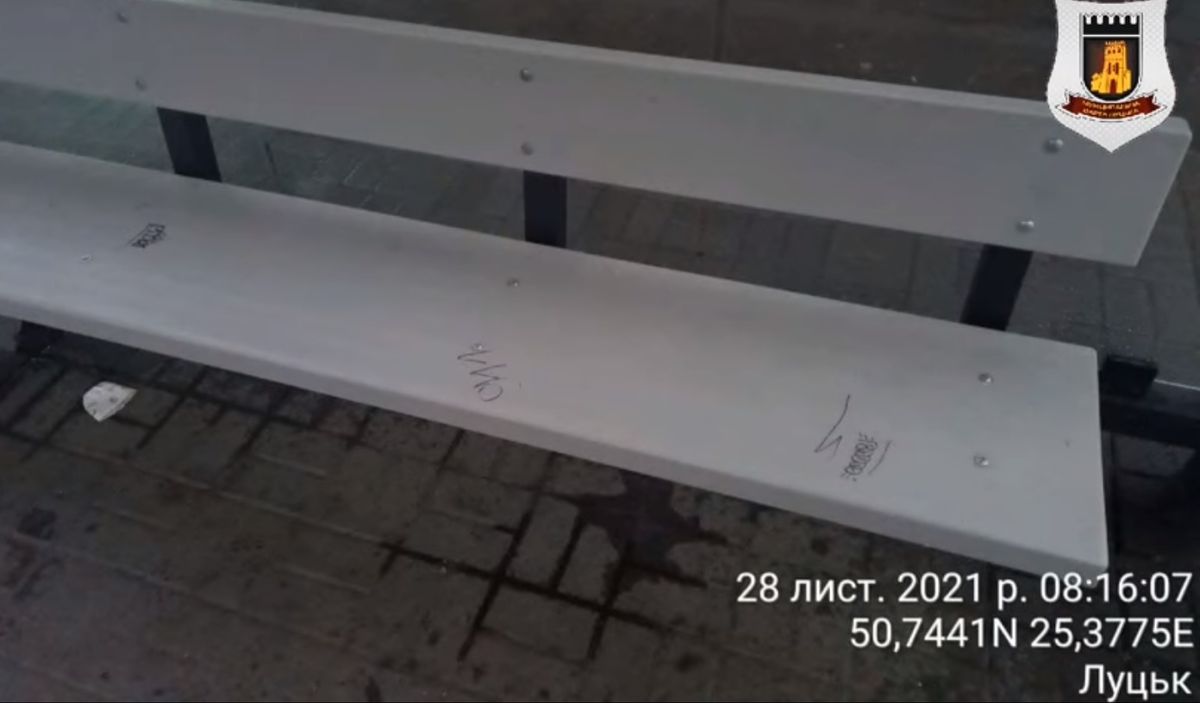 16-річний вандал із Луцька пообіцяв відмити усі «розумні» зупинки в місті