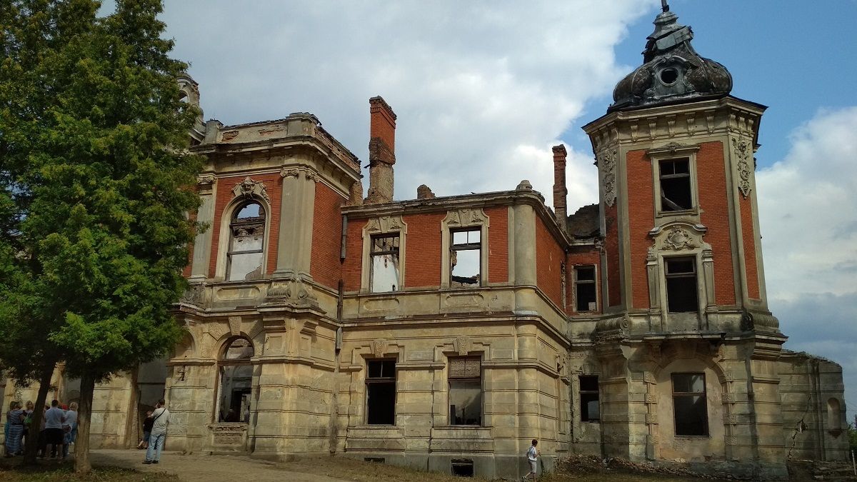 Археологи виявили під палацом у Тартакові рештки замку XVI ст.