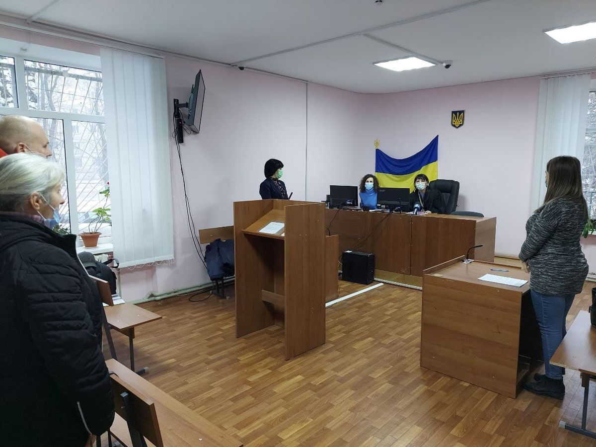 Український суд вперше скасував відсторонення невакцинованої вчительки