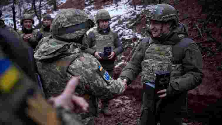 Зеленський відвідав передові позиції українських військових на Донеччині