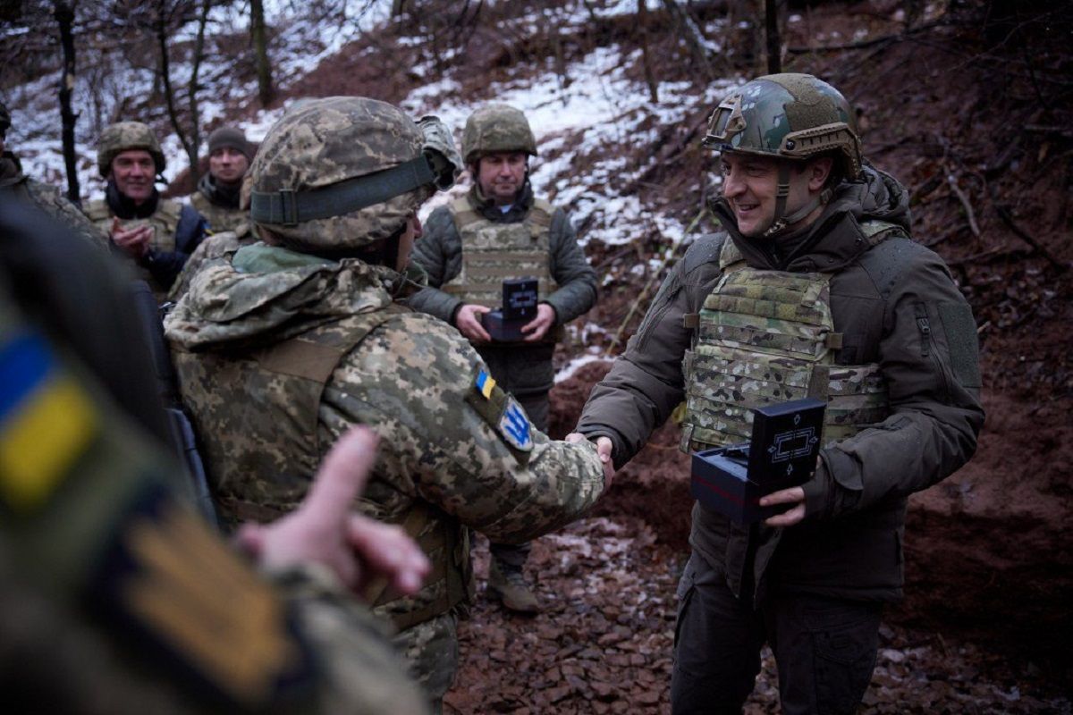 Зеленський відвідав передові позиції українських військових на Донеччині
