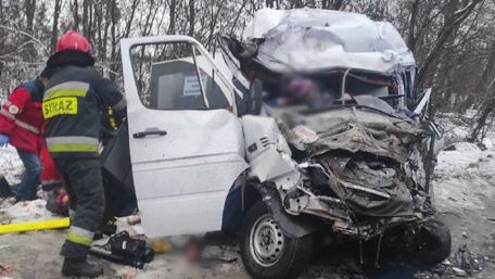 Тринадцятеро людей загинули у зіткненні маршрутки з вантажівкою на Чернігівщині