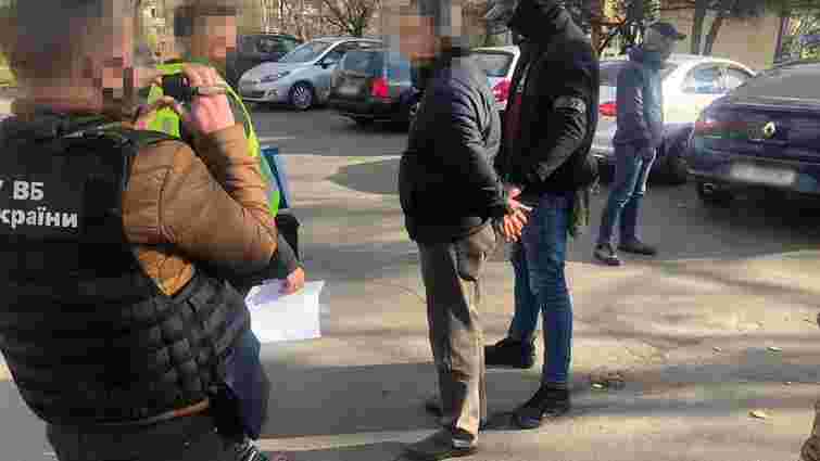 ​У Києві затримали шахрая, який від імені СБУ шантажував іноземців
