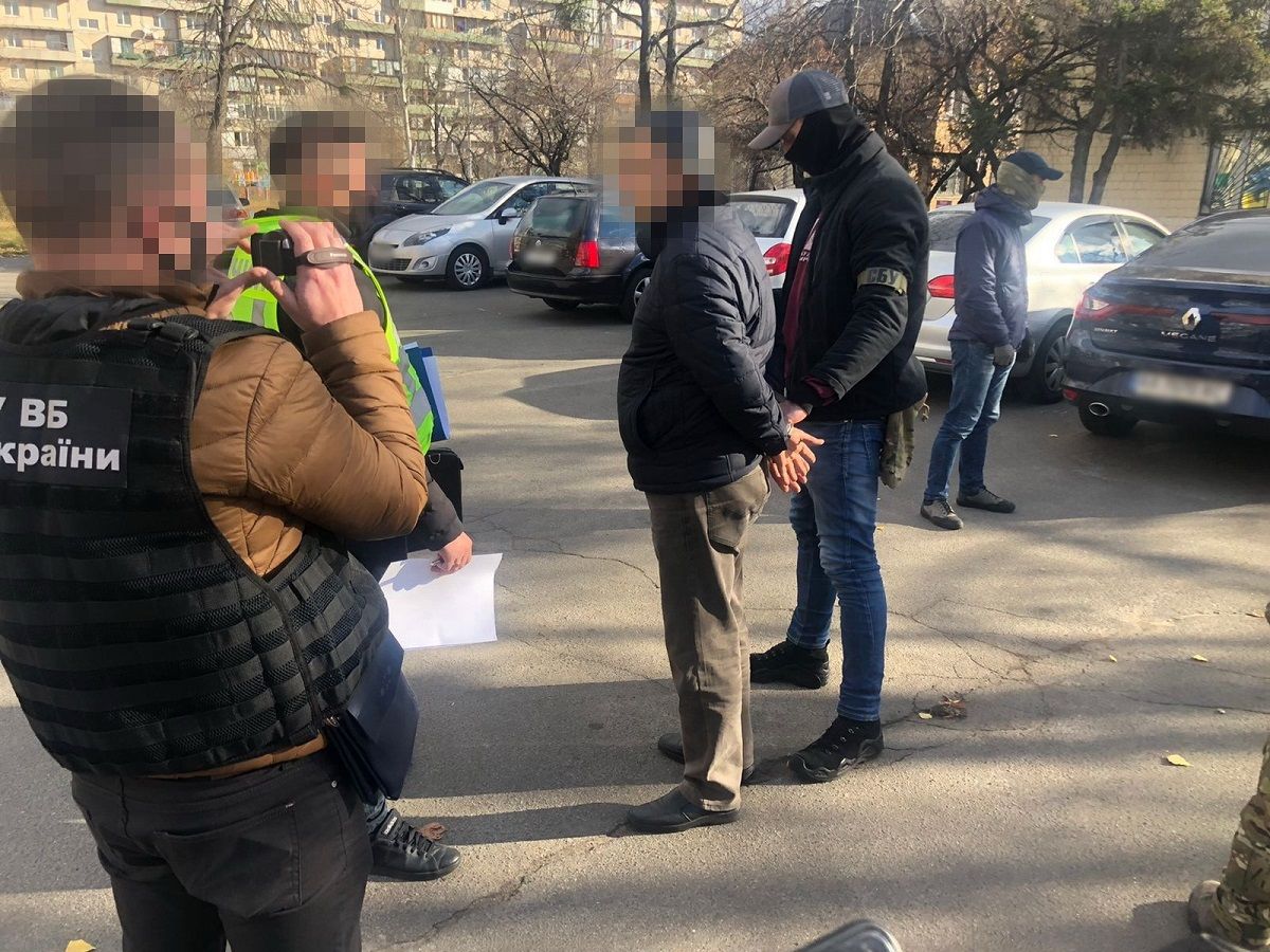 ​У Києві затримали шахрая, який від імені СБУ шантажував іноземців