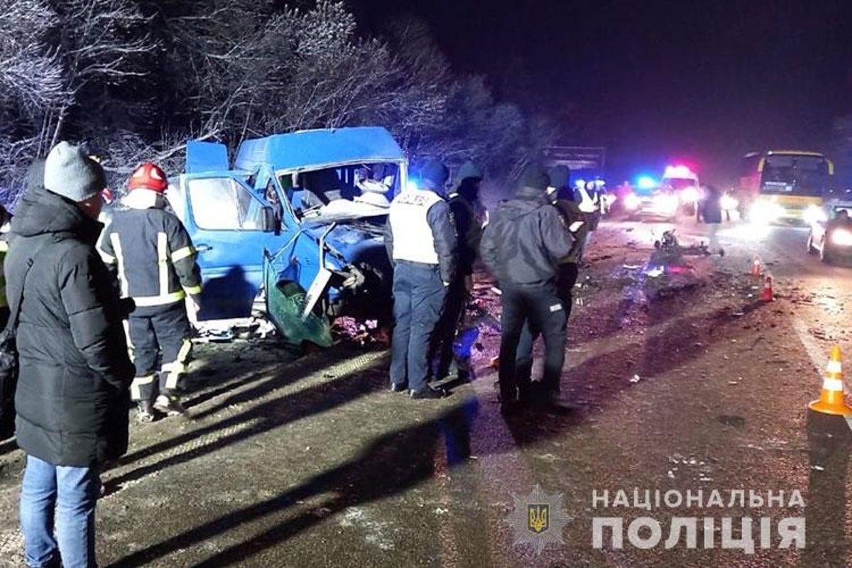 У ДТП з маршруткою під Тернополем постраждало дев'ятеро людей