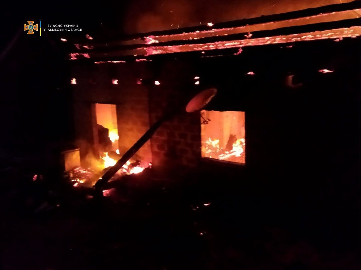 У карпатському селі вщент згорів будинок, загинув 28-річний чоловік
