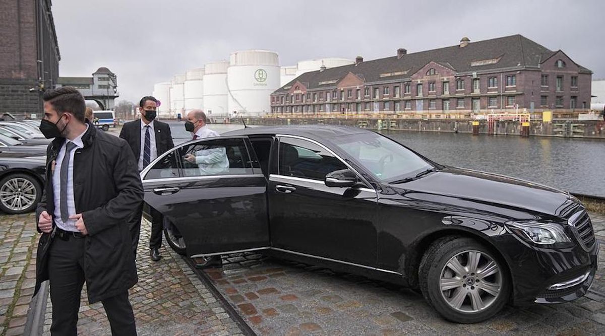 Новий канцлер Німеччини Шольц пересів на броньований Mercedes-Benz