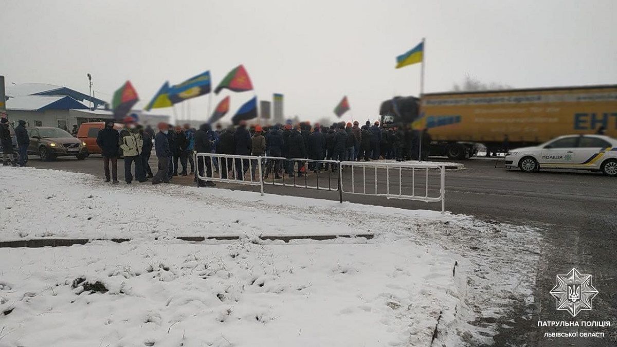 Біля кордону у Раві-Руській шахтарі перекрили міжнародну трасу