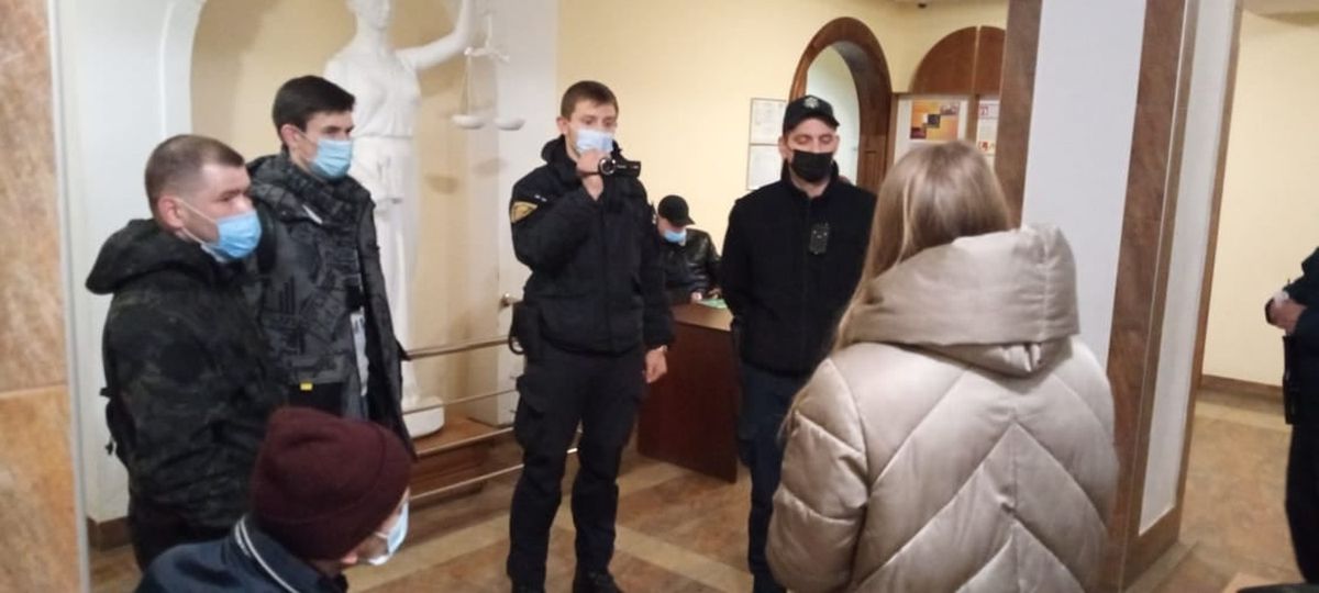 Обвинувачений у виготовленні наркотиків тернополянин прийшов на суд із наркотиками