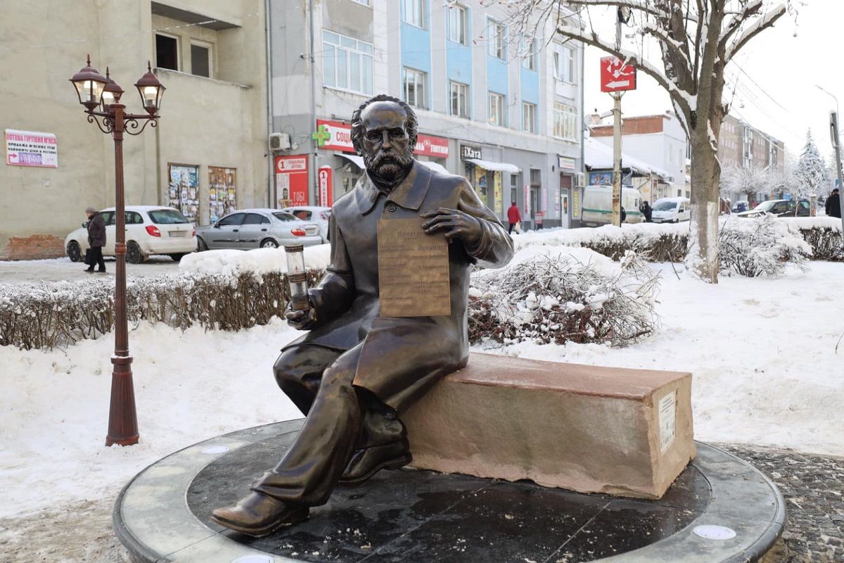 У Бориславі відкрили пам’ятник співвинахіднику гасової лампи Яну Зегу