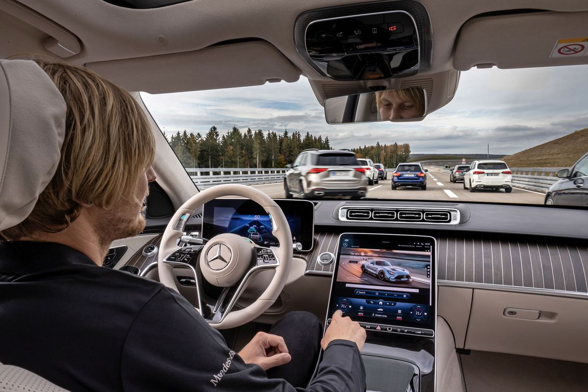 Mercedes-Benz отримав офіційне схвалення системи автопілоту у Німеччині