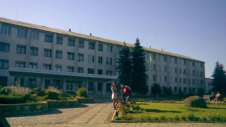 Викладача коледжу на Рівненщині засудили за корупцію посмертно