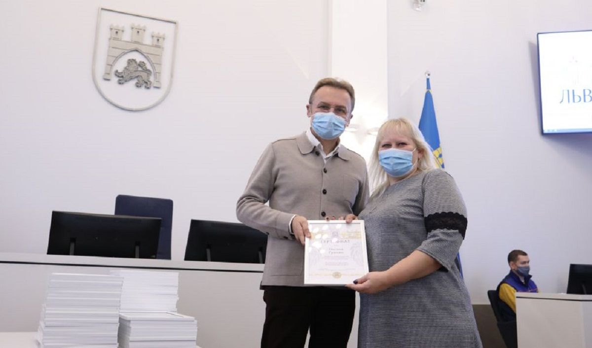 Львівська мерія нагородила 100 педагогів преміями по 25 тис. грн