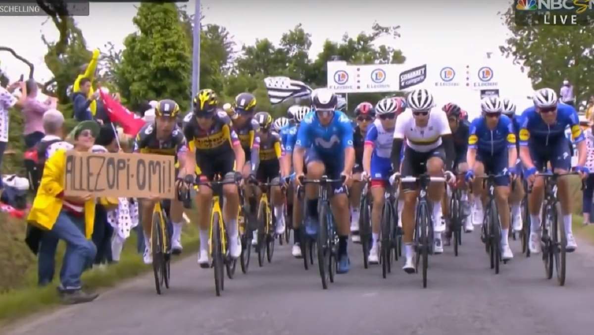 Суд оштрафував уболівальницю на 1200 євро за масову ДТП на Tour de France