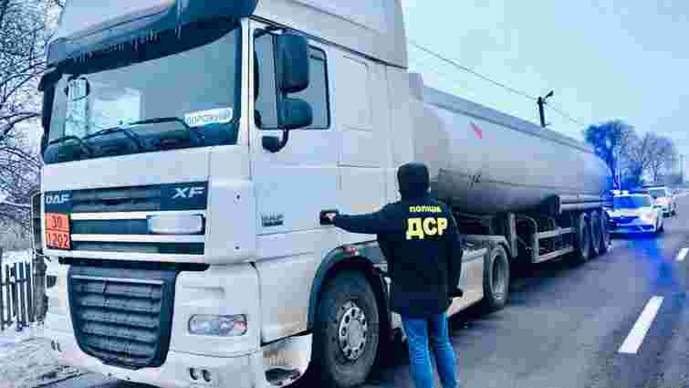 Прикарпатські поліцейські вилучили дві вантажівки з нелегальним дизпаливом

