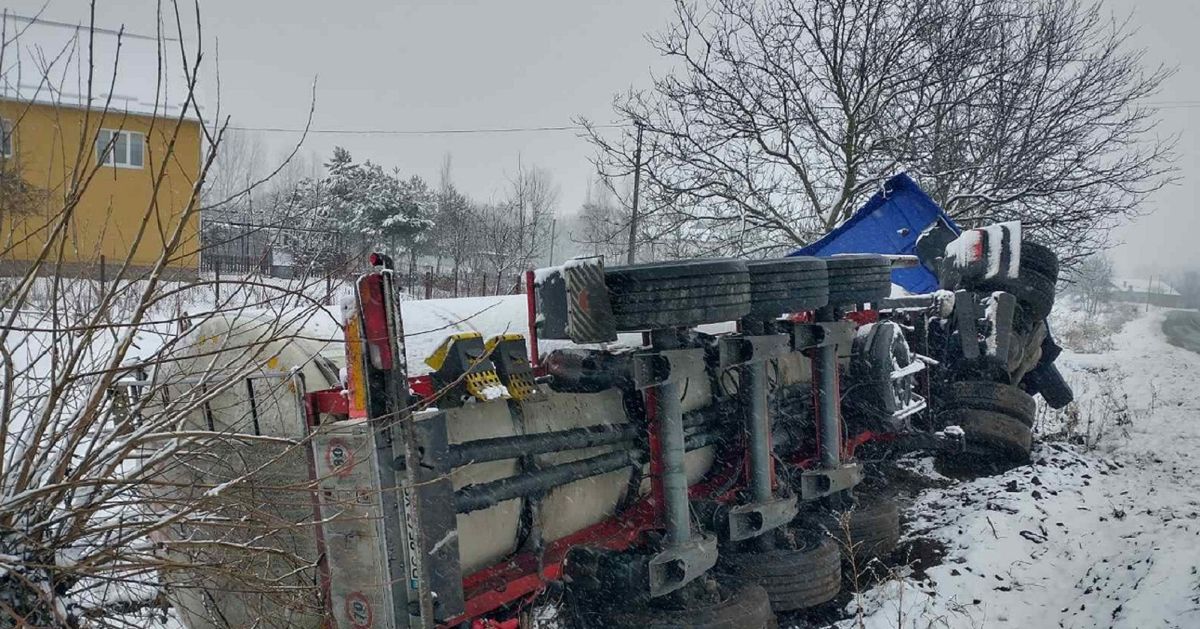 На Львівщині до лікарні потрапив далекобійник з обмороженням ніг