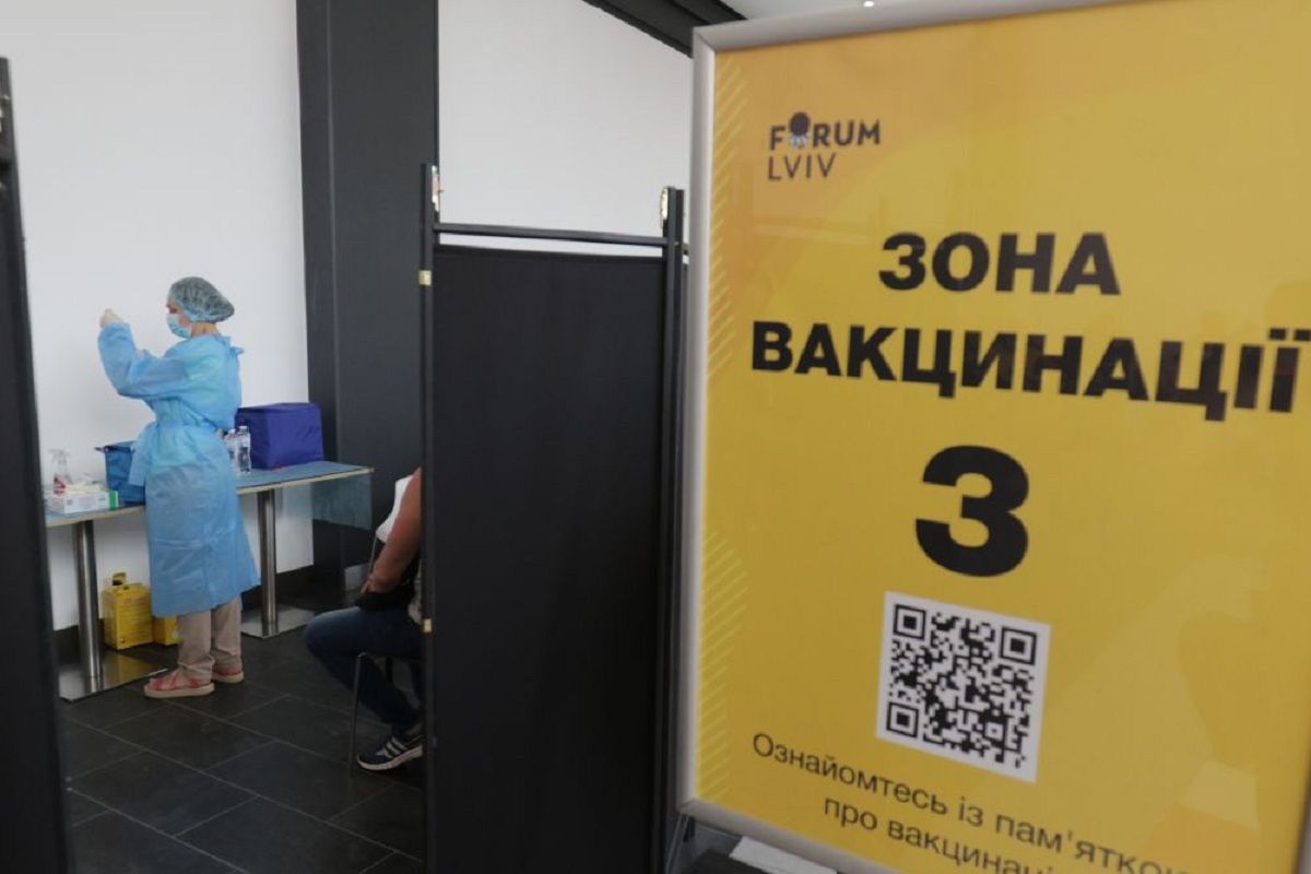 Центри вакцинації оприлюднили графік роботи на цей тиждень з 13 до 19 грудня