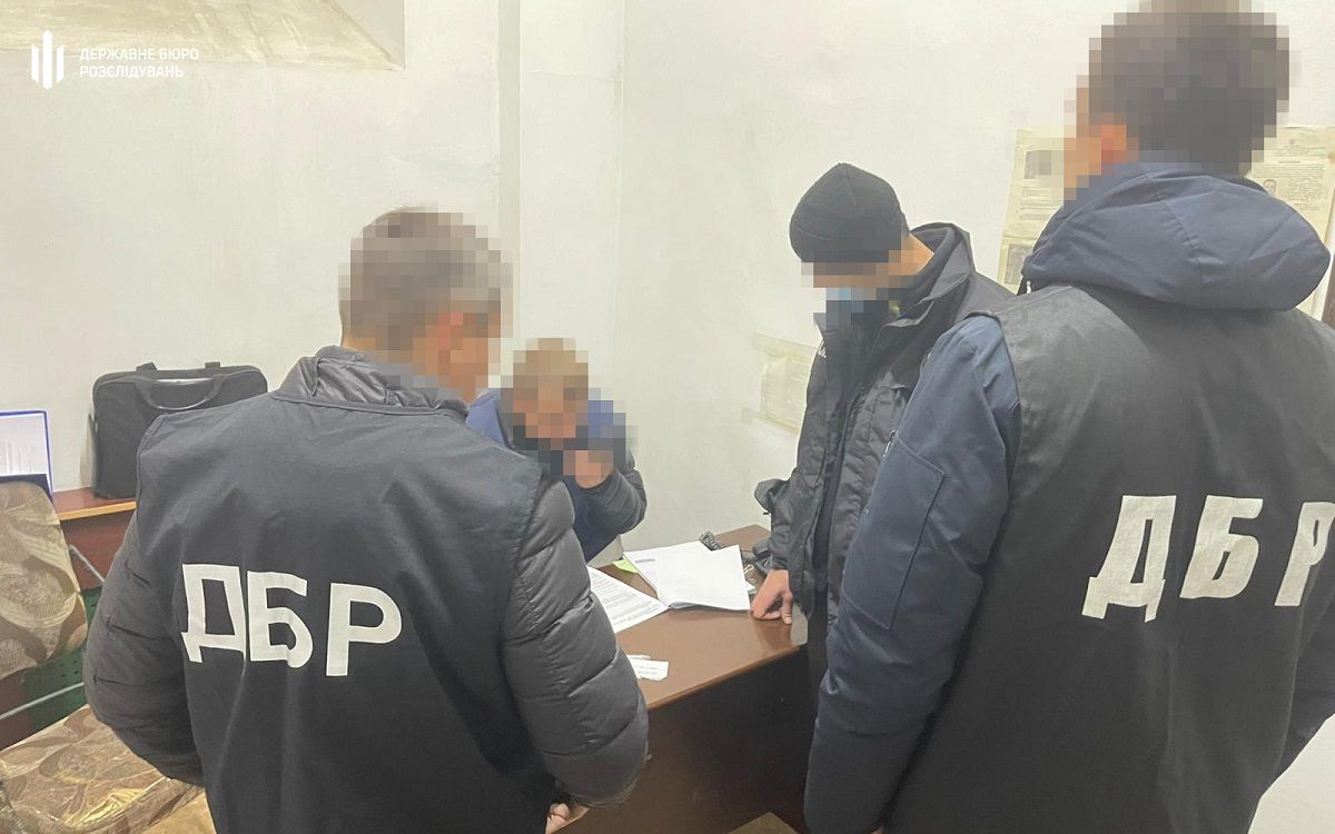 Поліцейський торгував наркотиками в суді та СІЗО на Харківщині