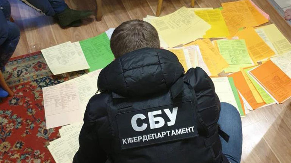 СБУ викрила найбільшу в Україні мережу з підробок ковід-сертифікатів