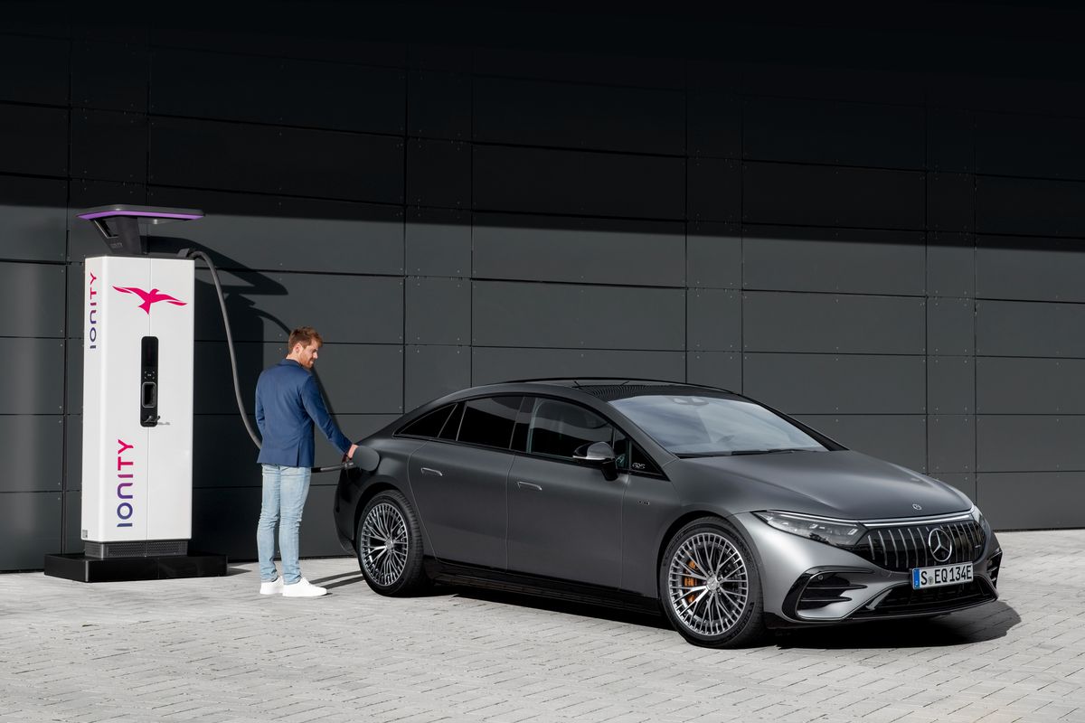 Mercedes-AMG EQS 53 4MATIC+ вже доступний для замовлення
