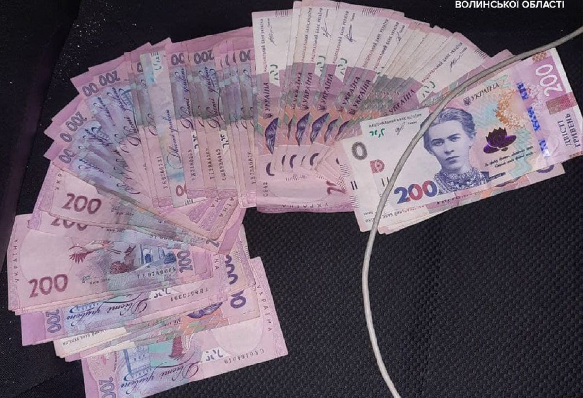 У Луцьку водій вантажівки пропонував патрульним 12 тис. грн хабара
