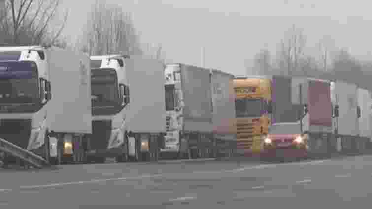 Зміна правил в'їзду в Польщу спричинила черги з вантажівок на кордоні
