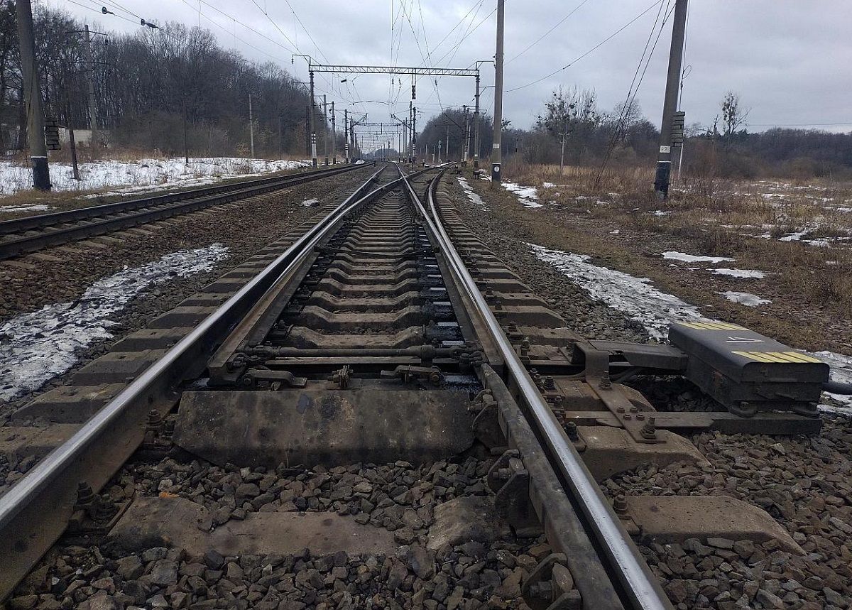На залізничній станції у Рудному знайшли мертвим чоловіка