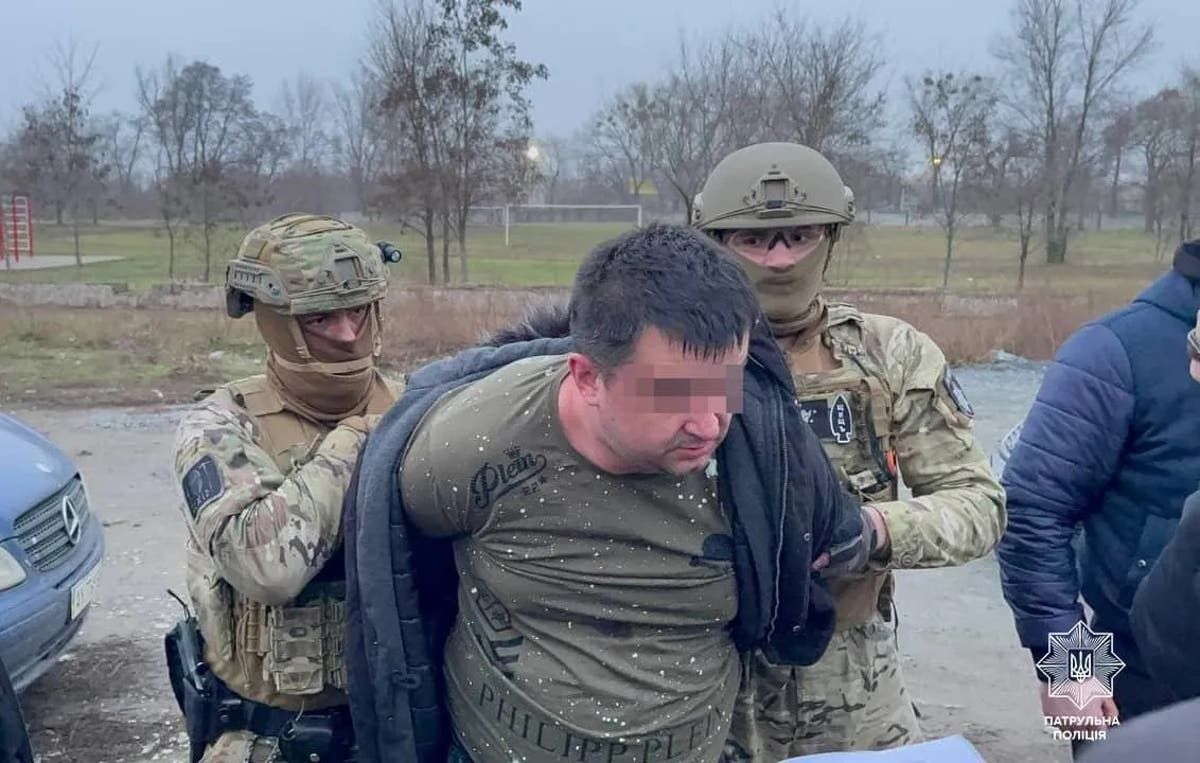 Cкандального блогера затримали за плювок в обличчя поліцейському