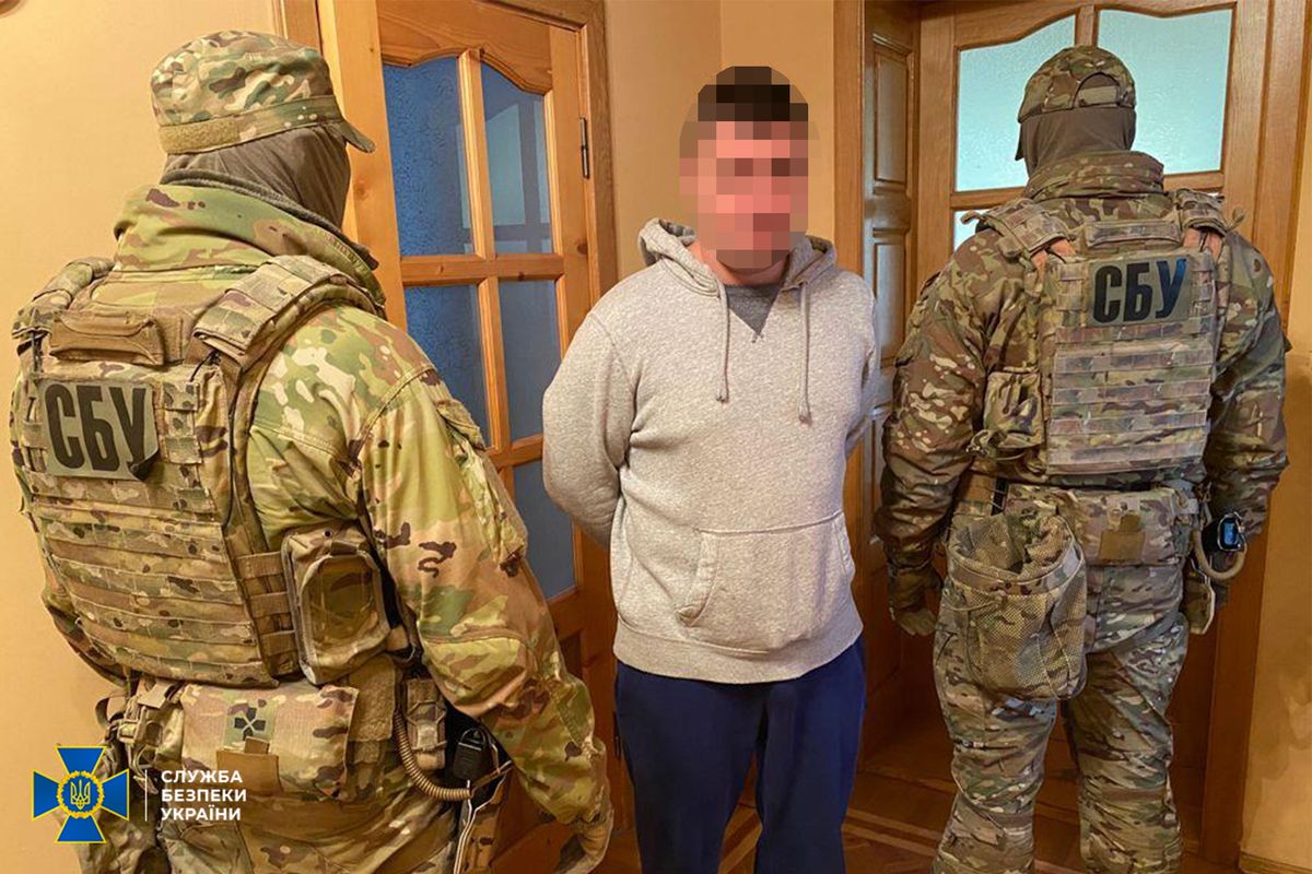 СБУ затримала банду екс-міліціонера, яка викрадала людей на Прикарпатті
