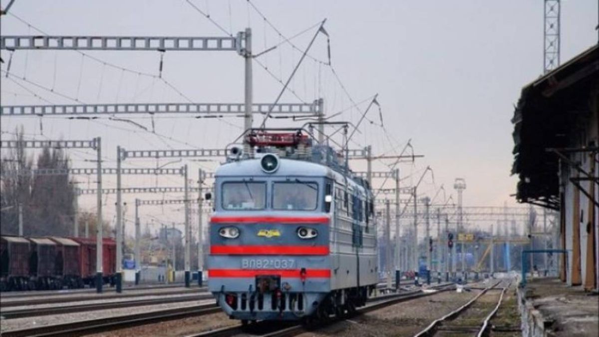 У Франківську 40-річний чоловік переходив колію і потрапив під поїзд

