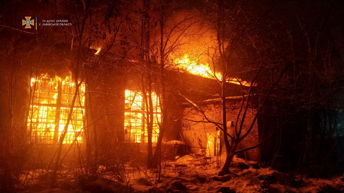 На території заводу «Львівсільмаш» сталася масштабна пожежа