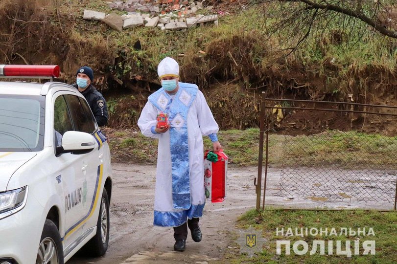 На Закарпатті 8-річний хлопчик прийшов у поліцію і попросив знайти Миколая  - ZAXID.NET