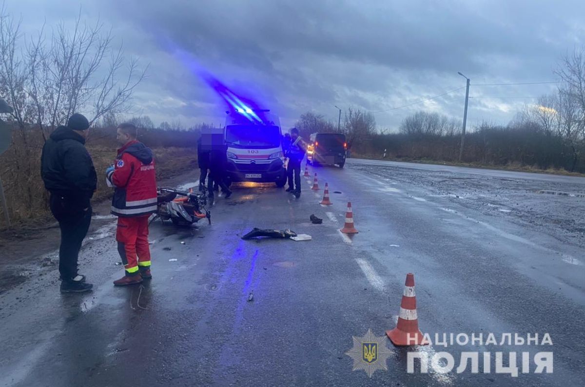 Внаслідок зіткнення із мікроавтобусом на Волині загинув 19-річний мотоцикліст