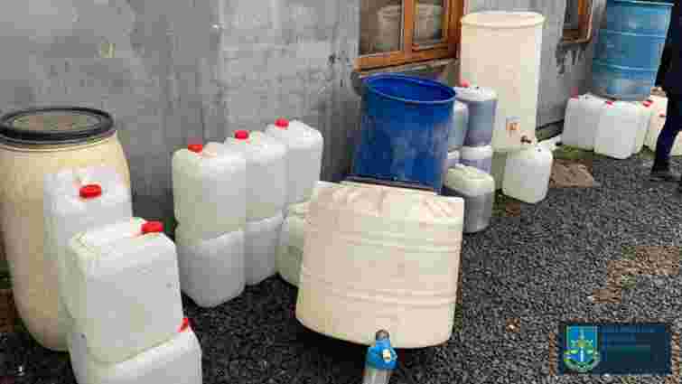 У підпільному цеху на Закарпатті виявили 25 тонн підробленого алкоголю