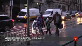 У районі Львова з найбільшою кількістю ДТП школярам роздають світловідбивачі