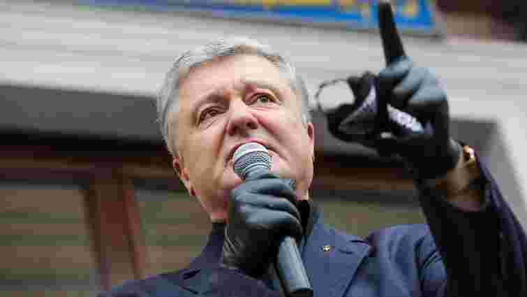 Адвокат Порошенка заявив, що той не прийде на допит у справі про держзраду