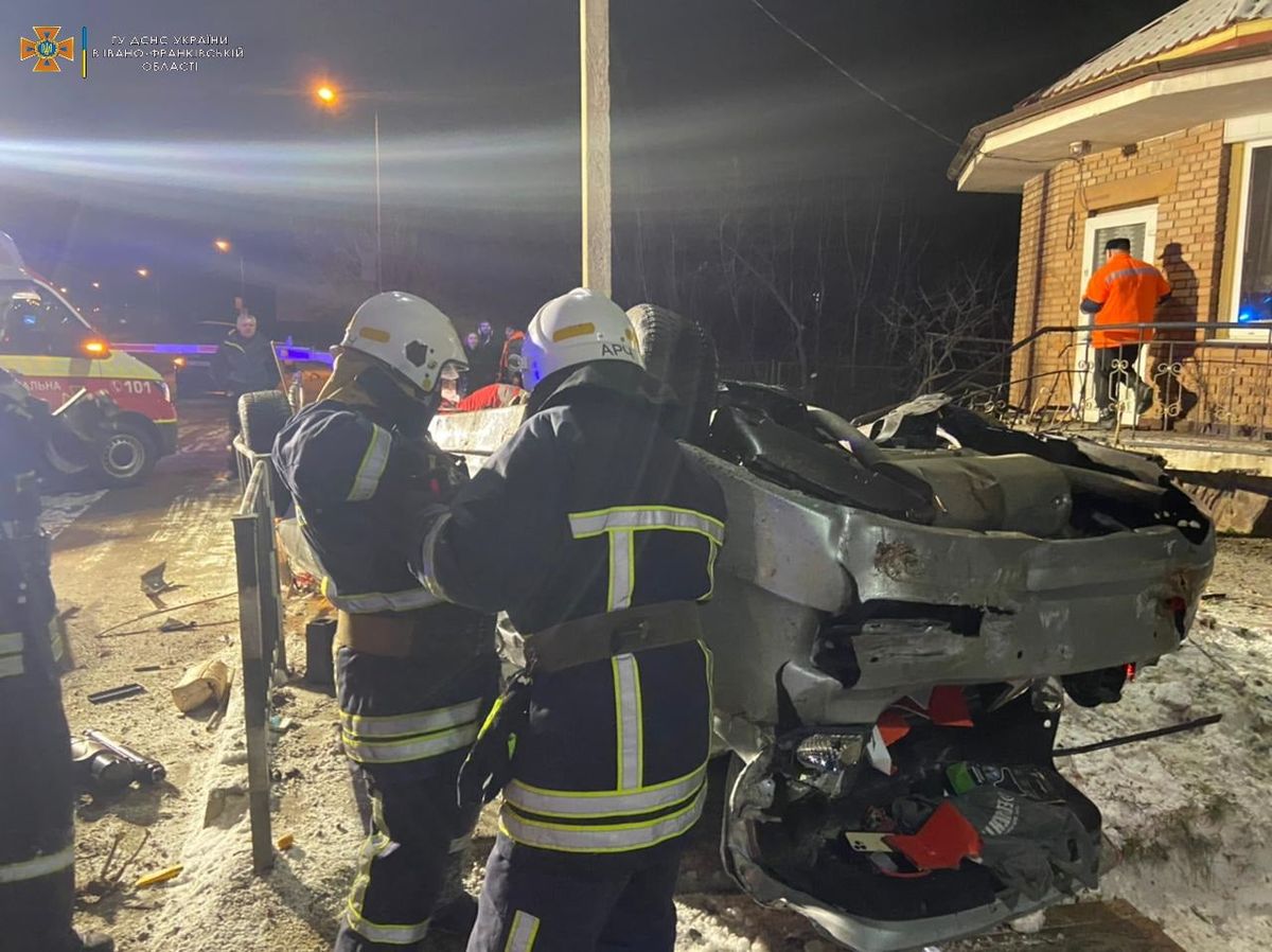 26-річний п'яний водій перекинув BMW вночі у Франківську