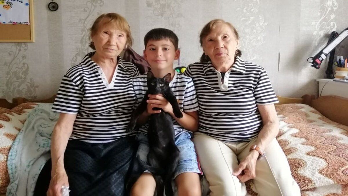 Сестри з Чернівців стали найстаршими близнючками в Україні