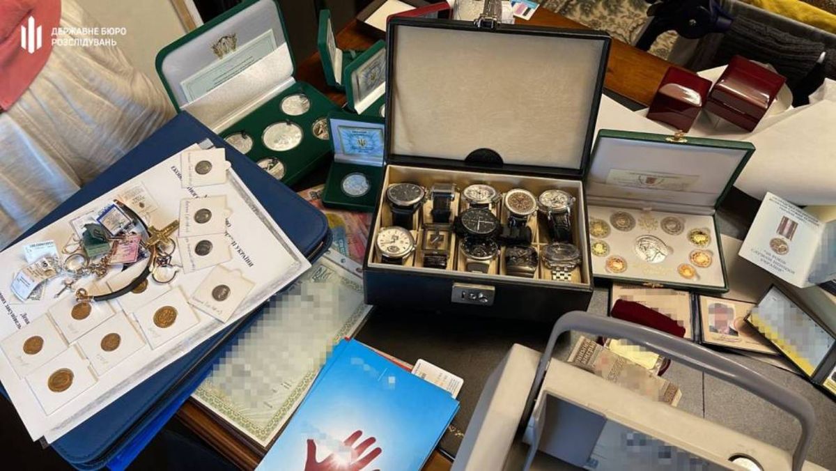 Під час обшуку у квартирі начальника Івано-Франківської митниці знайшли $234 тис.