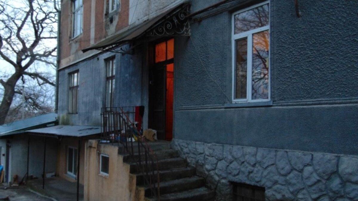 У Чернівцях затримали чоловіка, який до смерті побив 70-річного вітчима