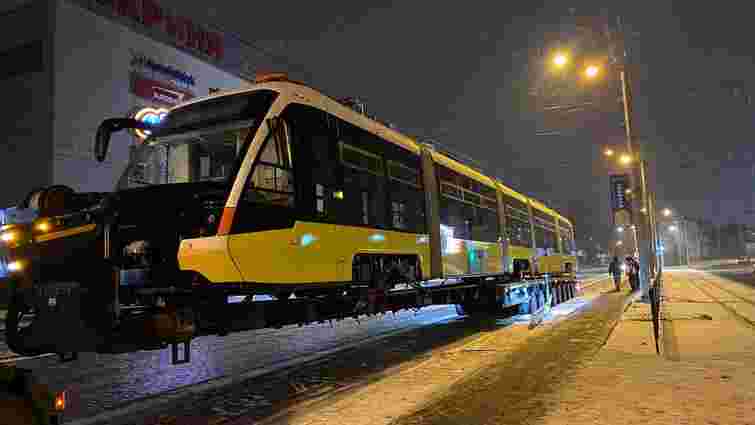 До Львова доставили ще один п’ятисекційний трамвай «Електрон»