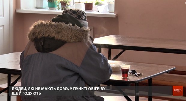 Пункт обігріву на Кирилівській щодня відвідує понад два десятки безпритульних