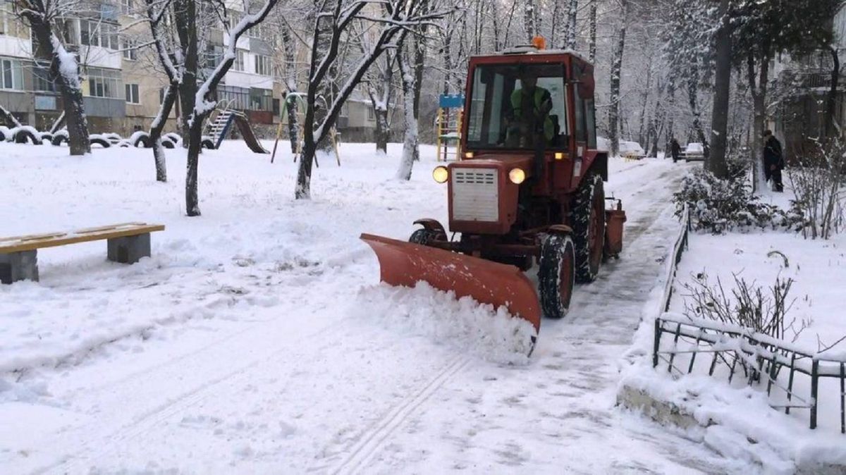 Мер Луцька оштрафував двох чиновників за погане прибирання доріг