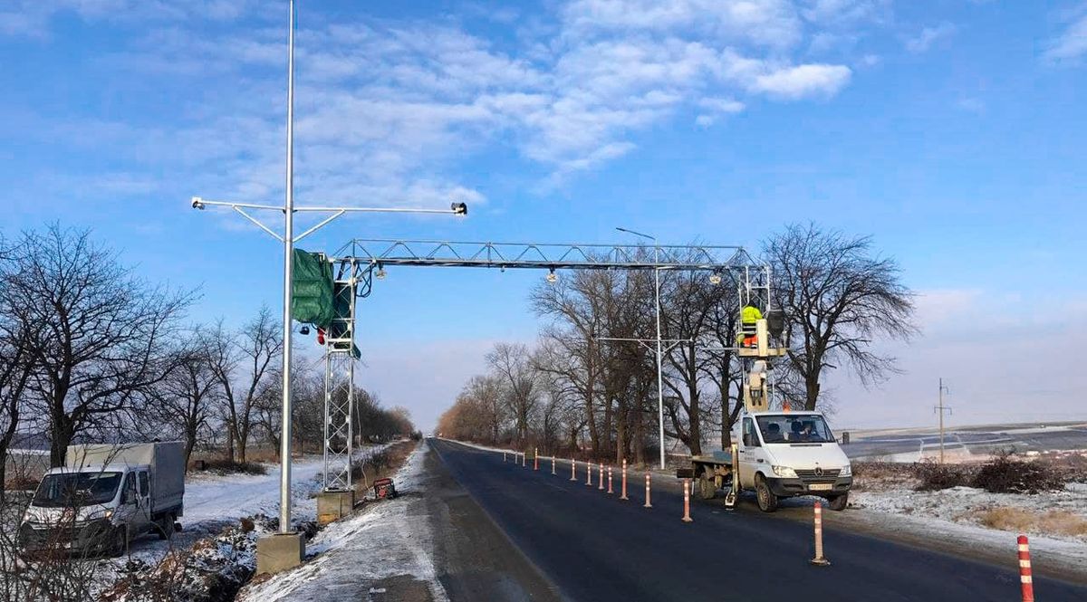 У селі на Буковині встановили систему зважування вантажівок у русі