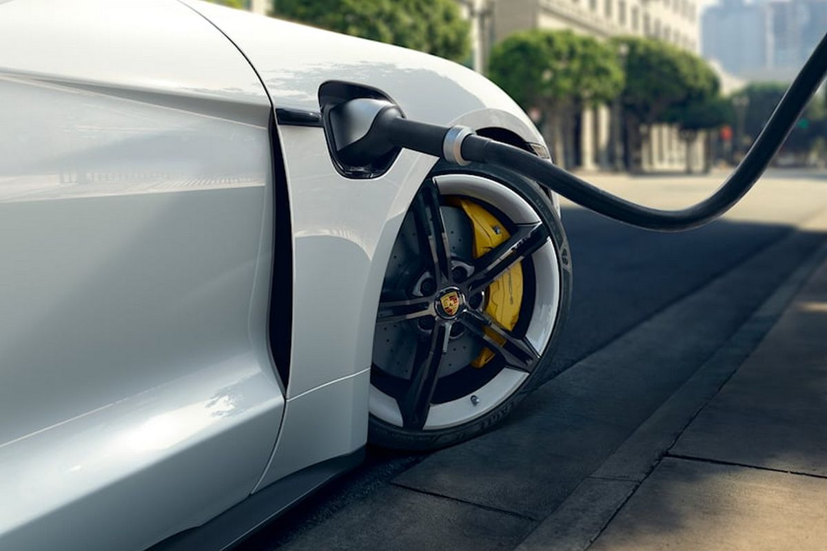 У Porsche розрахували ідеальний розмір акумулятора для електромобіля