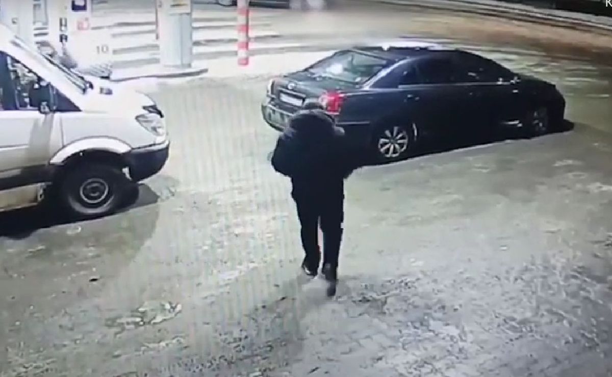 Рівненські поліцейські заблокували авто п’яного клієнта АЗС