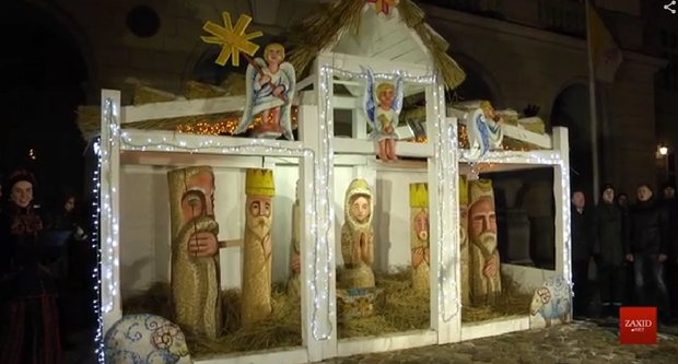 На площі Ринок урочисто відкрили різдвяну шопку