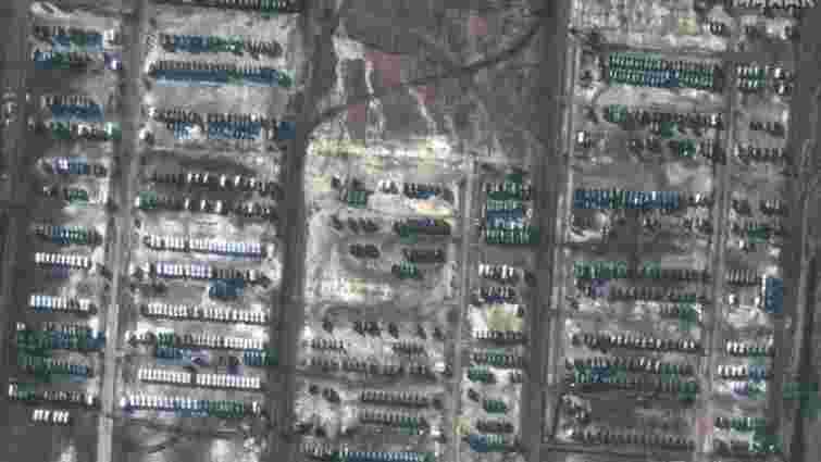 ЗМІ оприлюднили нові знімки військової техніки РФ біля кордонів України