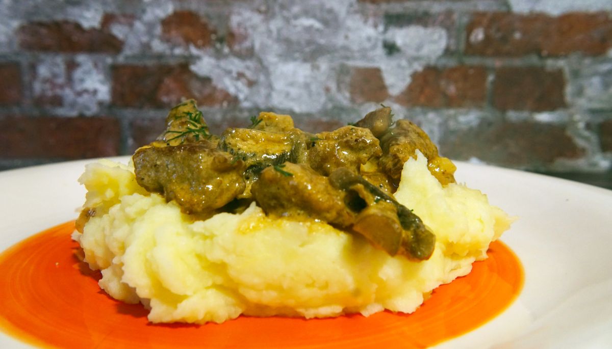 Справжній бефстроганов (Bœuf Stroganoff). Рецепт дня